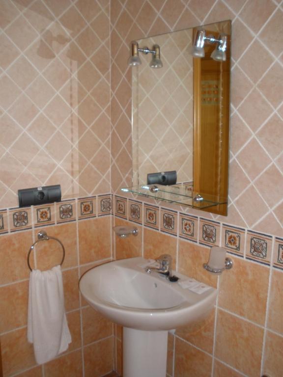 Hotel Restaurante Vinas Viejas Fuentes de Ayodar Номер фото